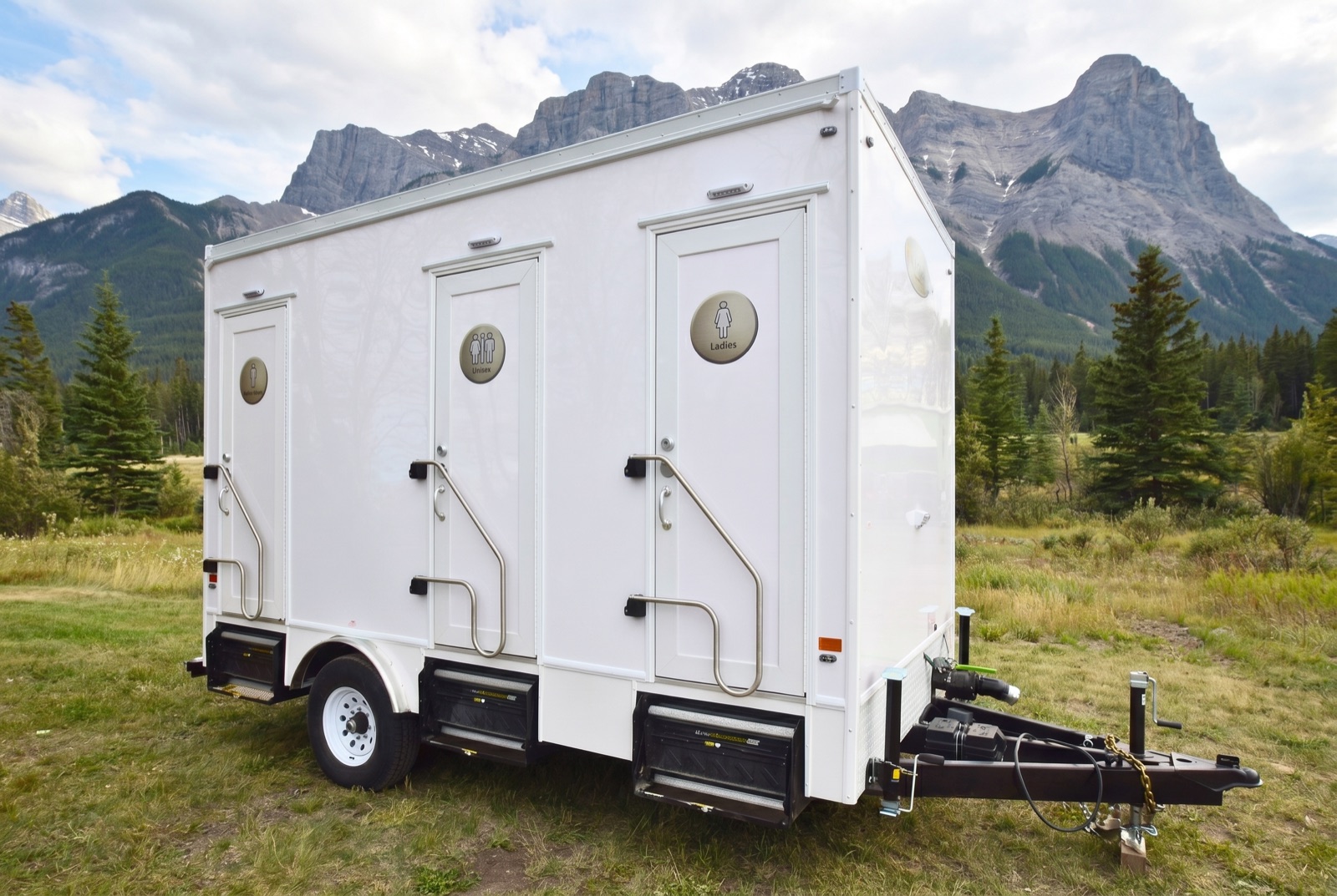Washroom trailer set up at an Alberta acreage wedding venue